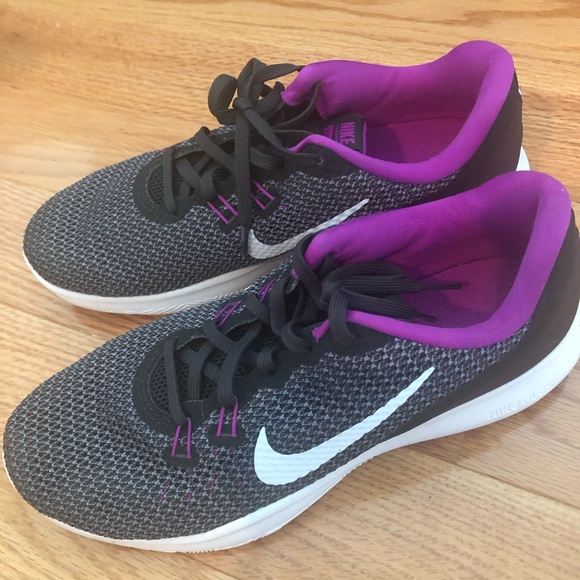 Nike Shoes - Nike cross training sneakers size 9